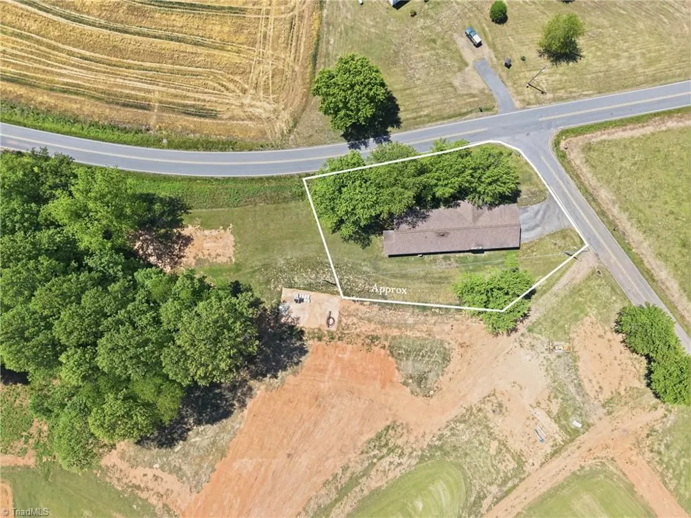 954 Parsonsville Road Purlear, NC 28665