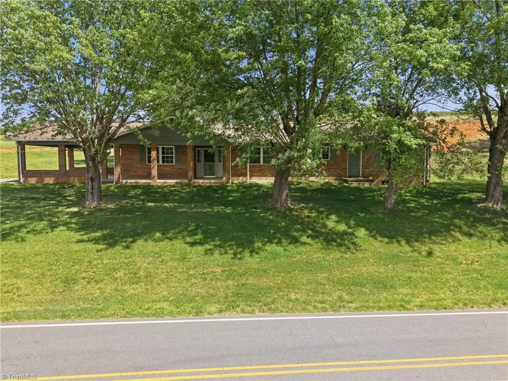 954 Parsonsville Road Purlear, NC 28665