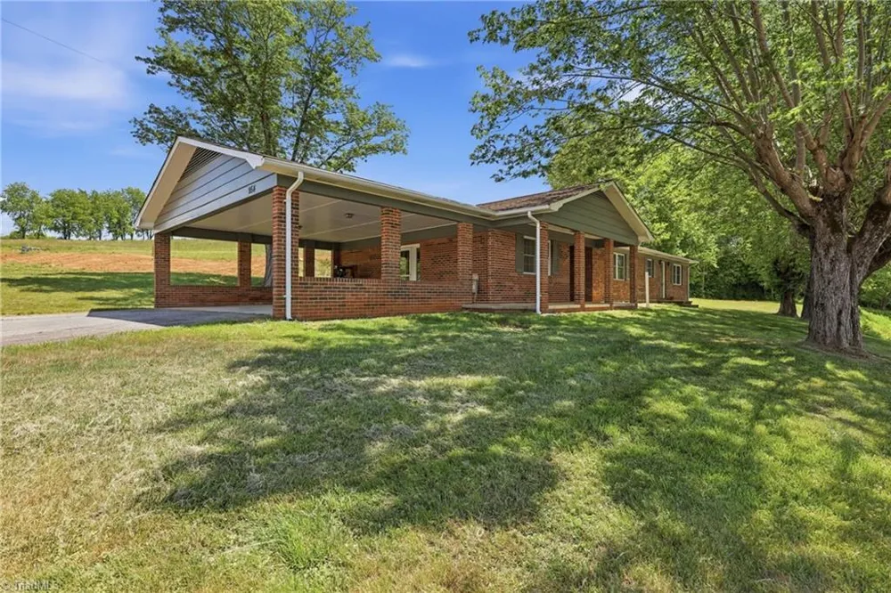 954 Parsonsville Road Purlear, NC 28665