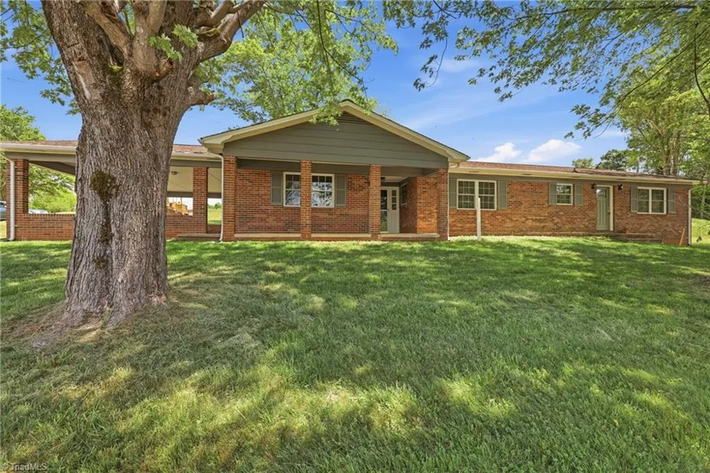 954 Parsonsville Road Purlear, NC 28665