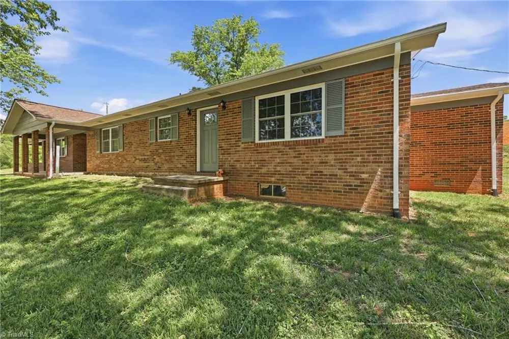 954 Parsonsville Road Purlear, NC 28665