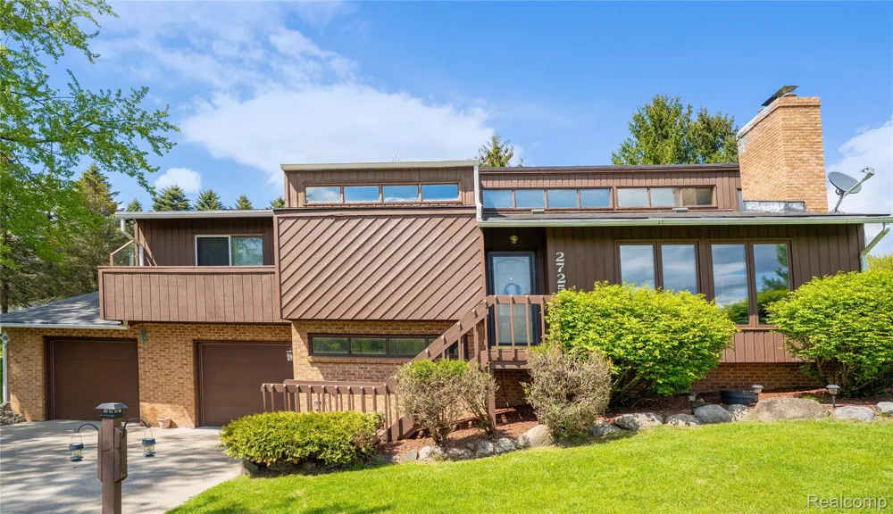 2725 Cooley Lake Road Highland Charter Township, MI 48356