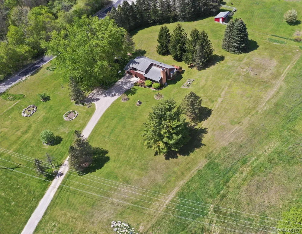 2725 Cooley Lake Road Highland Charter Township, MI 48356