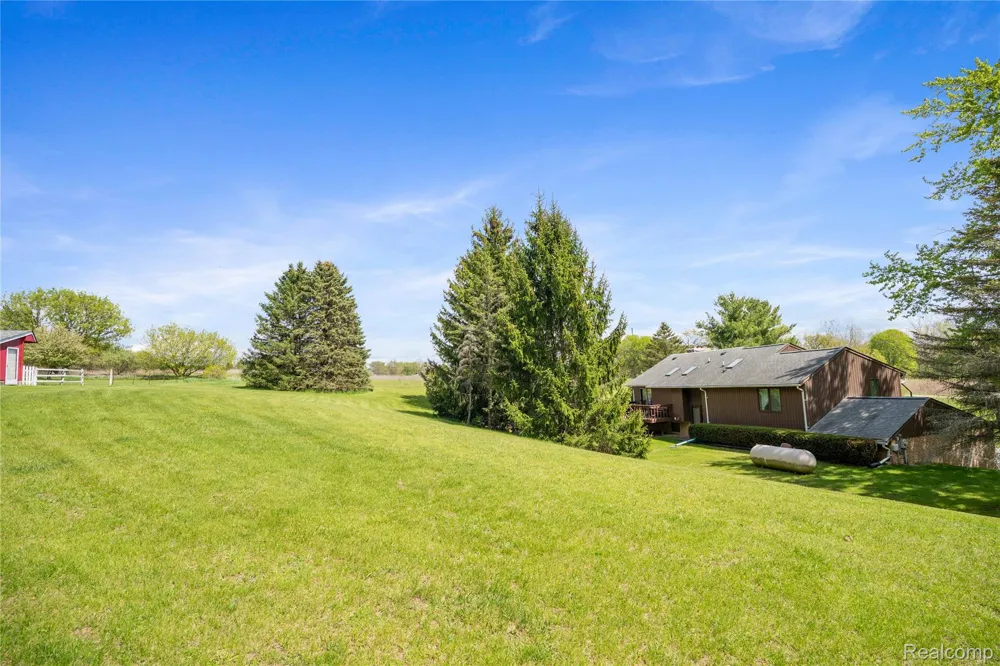 2725 Cooley Lake Road Highland Charter Township, MI 48356