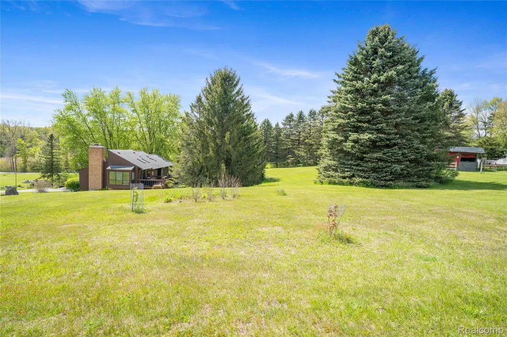 2725 Cooley Lake Road Highland Charter Township, MI 48356