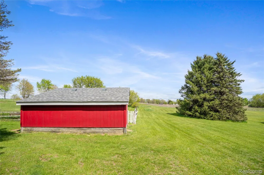 2725 Cooley Lake Road Highland Charter Township, MI 48356