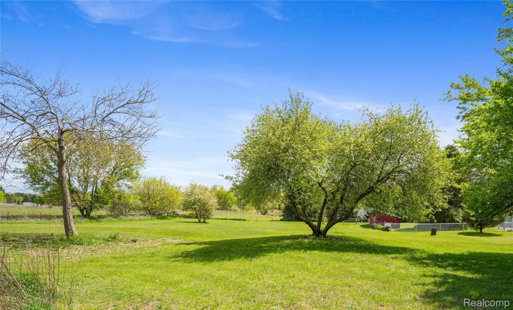 2725 Cooley Lake Road Highland Charter Township, MI 48356