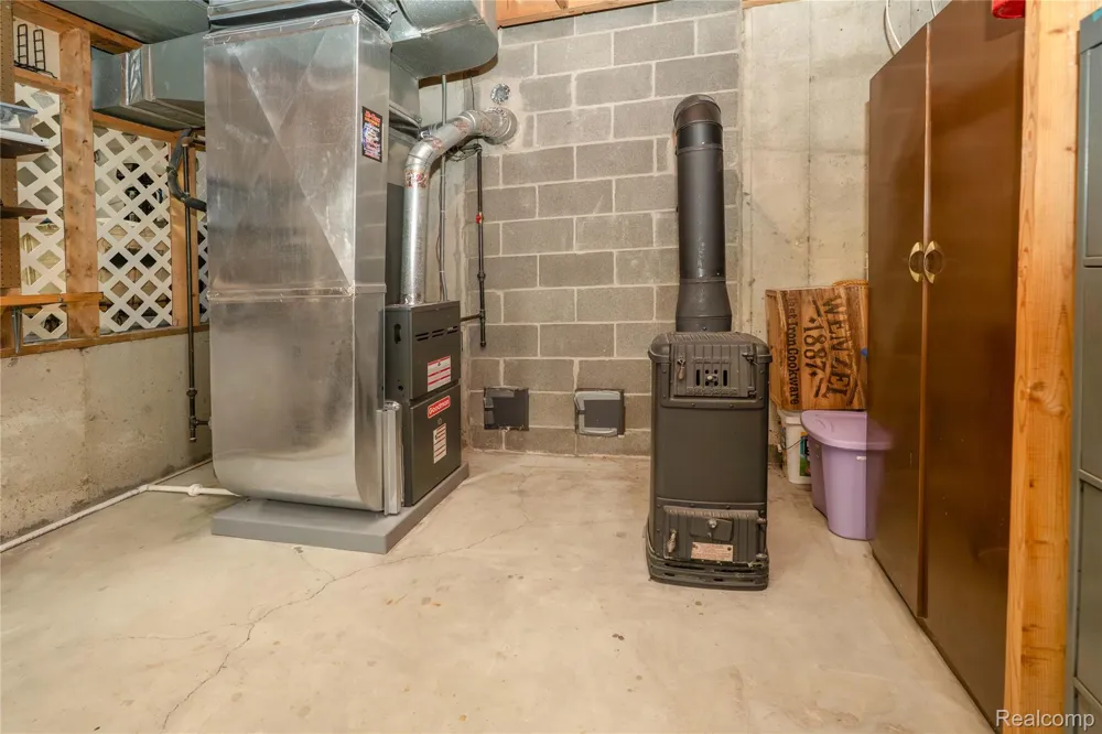 2725 Cooley Lake Road Highland Charter Township, MI 48356