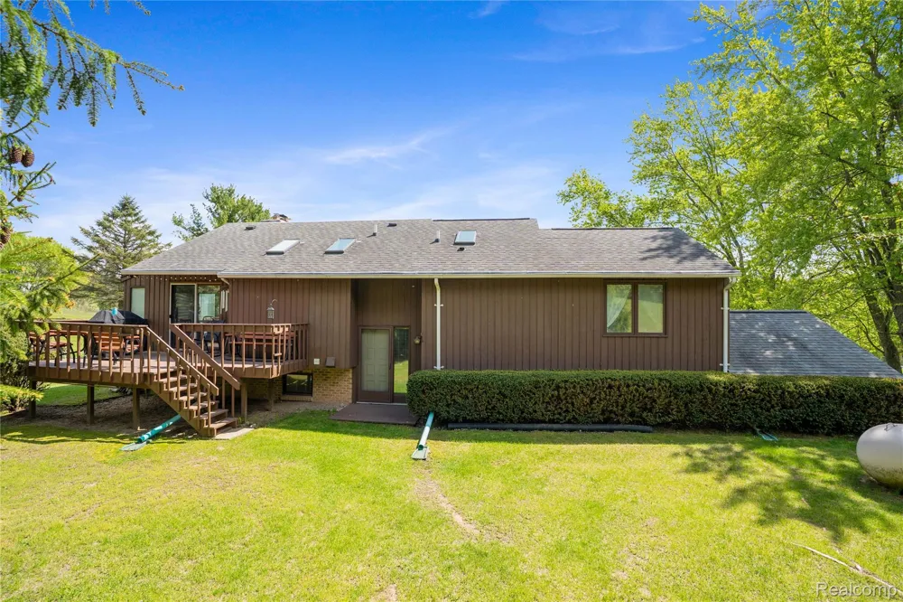 2725 Cooley Lake Road Highland Charter Township, MI 48356