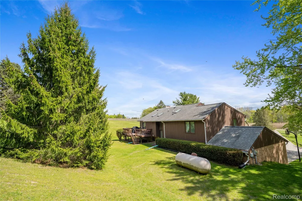 2725 Cooley Lake Road Highland Charter Township, MI 48356