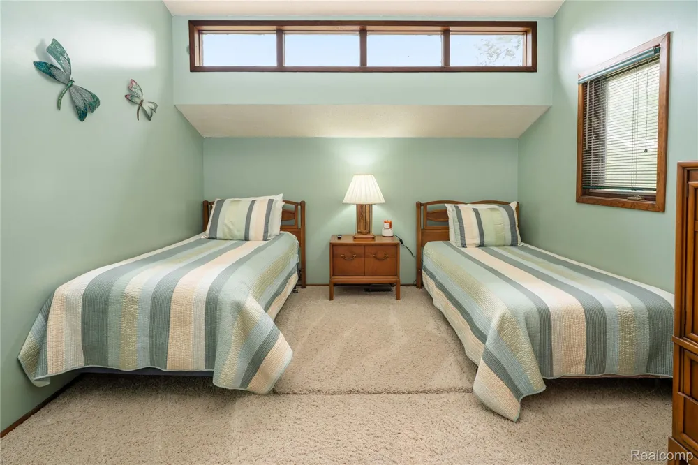 2725 Cooley Lake Road Highland Charter Township, MI 48356