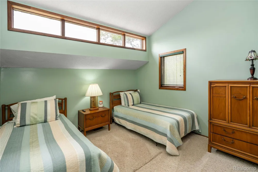 2725 Cooley Lake Road Highland Charter Township, MI 48356