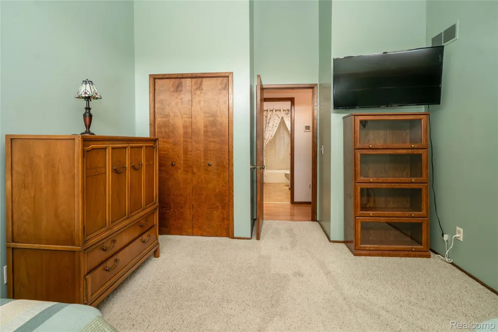 2725 Cooley Lake Road Highland Charter Township, MI 48356