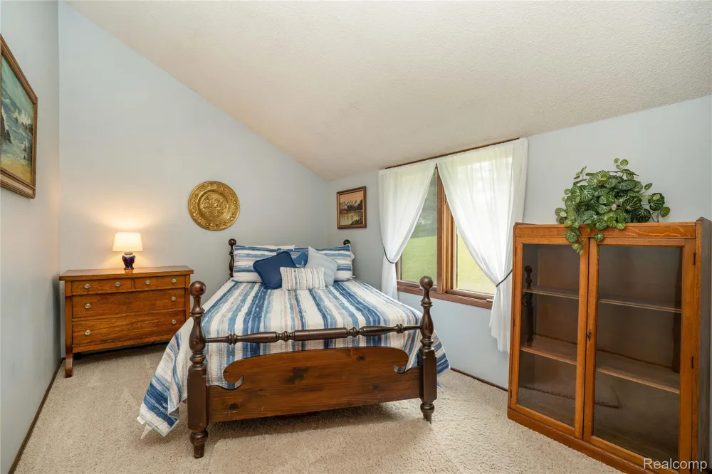 2725 Cooley Lake Road Highland Charter Township, MI 48356