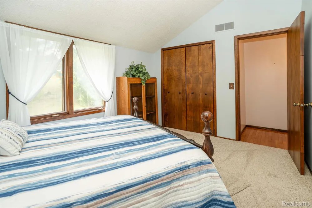 2725 Cooley Lake Road Highland Charter Township, MI 48356