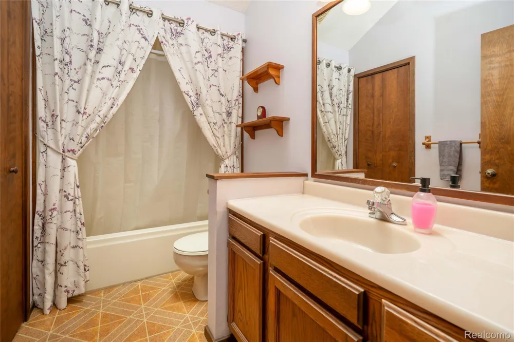 2725 Cooley Lake Road Highland Charter Township, MI 48356