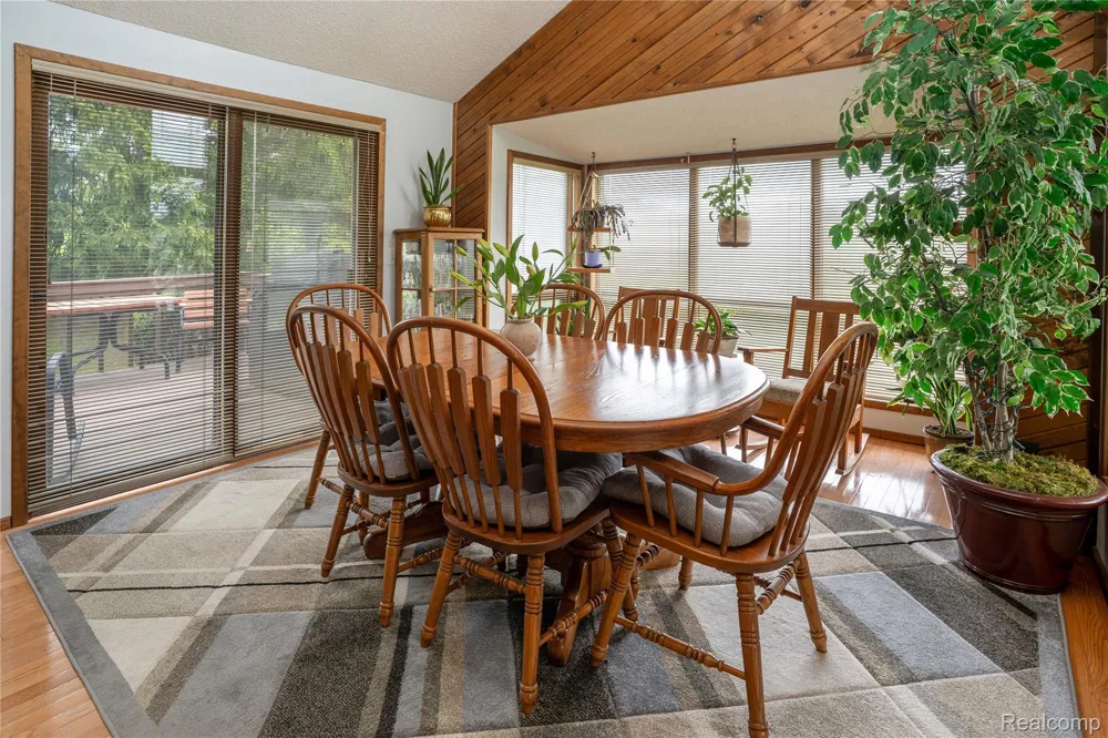 2725 Cooley Lake Road Highland Charter Township, MI 48356