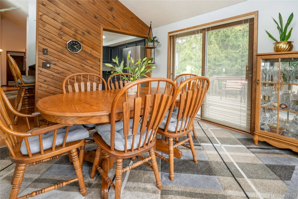 2725 Cooley Lake Road Highland Charter Township, MI 48356