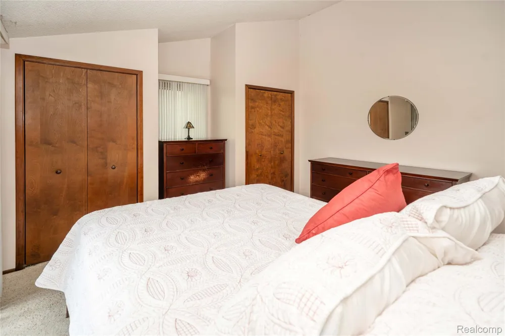 2725 Cooley Lake Road Highland Charter Township, MI 48356