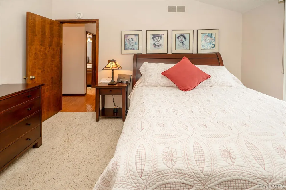 2725 Cooley Lake Road Highland Charter Township, MI 48356