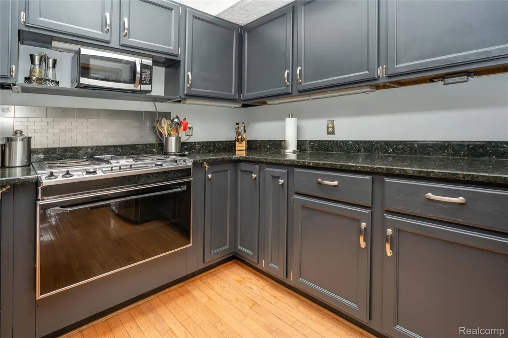 2725 Cooley Lake Road Highland Charter Township, MI 48356