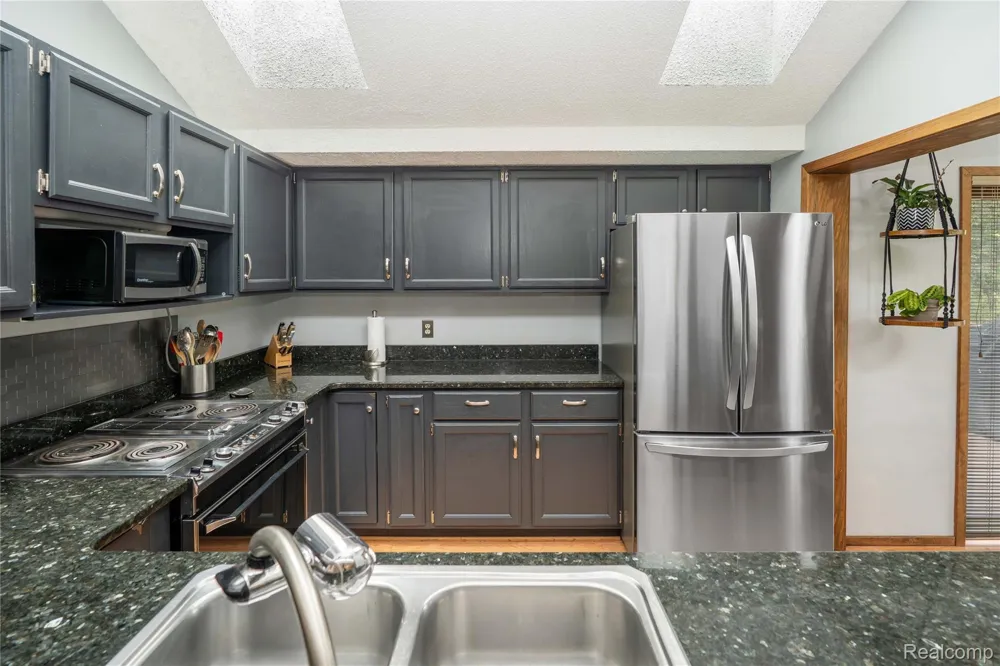 2725 Cooley Lake Road Highland Charter Township, MI 48356