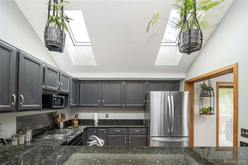2725 Cooley Lake Road Highland Charter Township, MI 48356