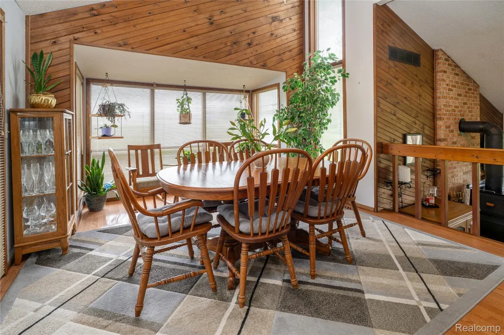 2725 Cooley Lake Road Highland Charter Township, MI 48356