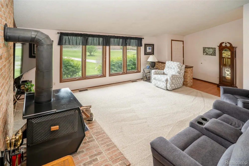 2725 Cooley Lake Road Highland Charter Township, MI 48356