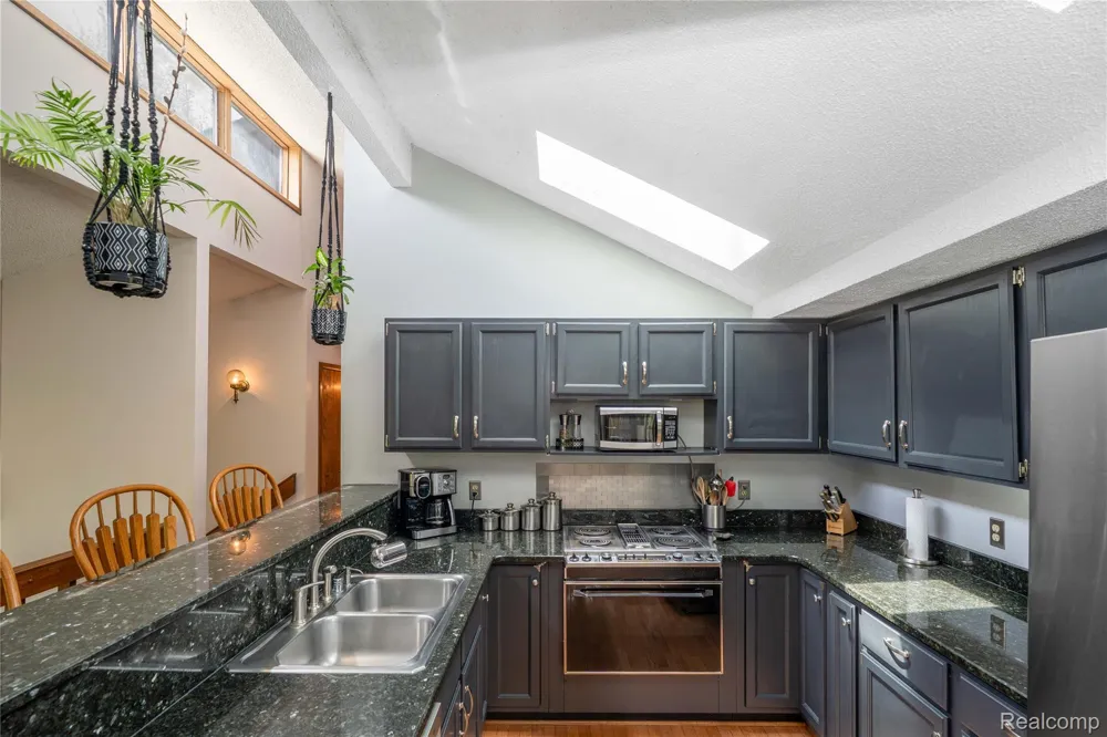 2725 Cooley Lake Road Highland Charter Township, MI 48356