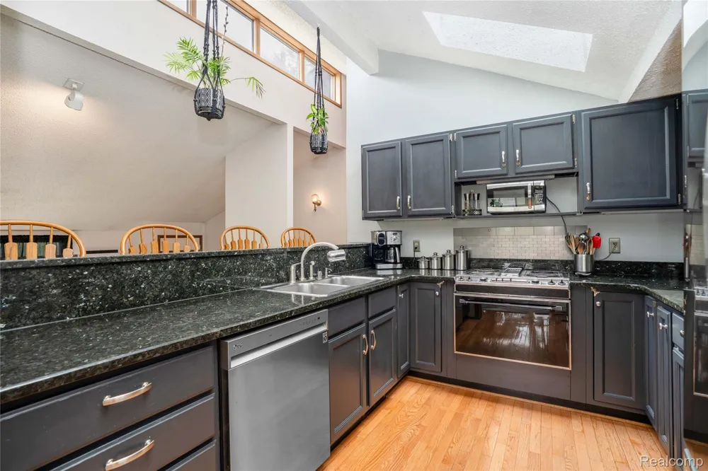 2725 Cooley Lake Road Highland Charter Township, MI 48356