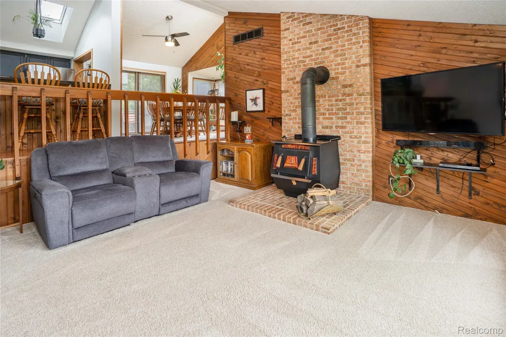 2725 Cooley Lake Road Highland Charter Township, MI 48356