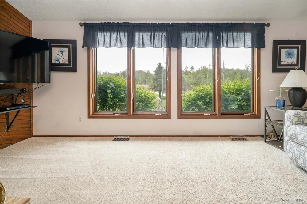 2725 Cooley Lake Road Highland Charter Township, MI 48356