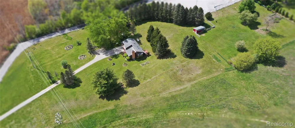 2725 Cooley Lake Road Highland Charter Township, MI 48356