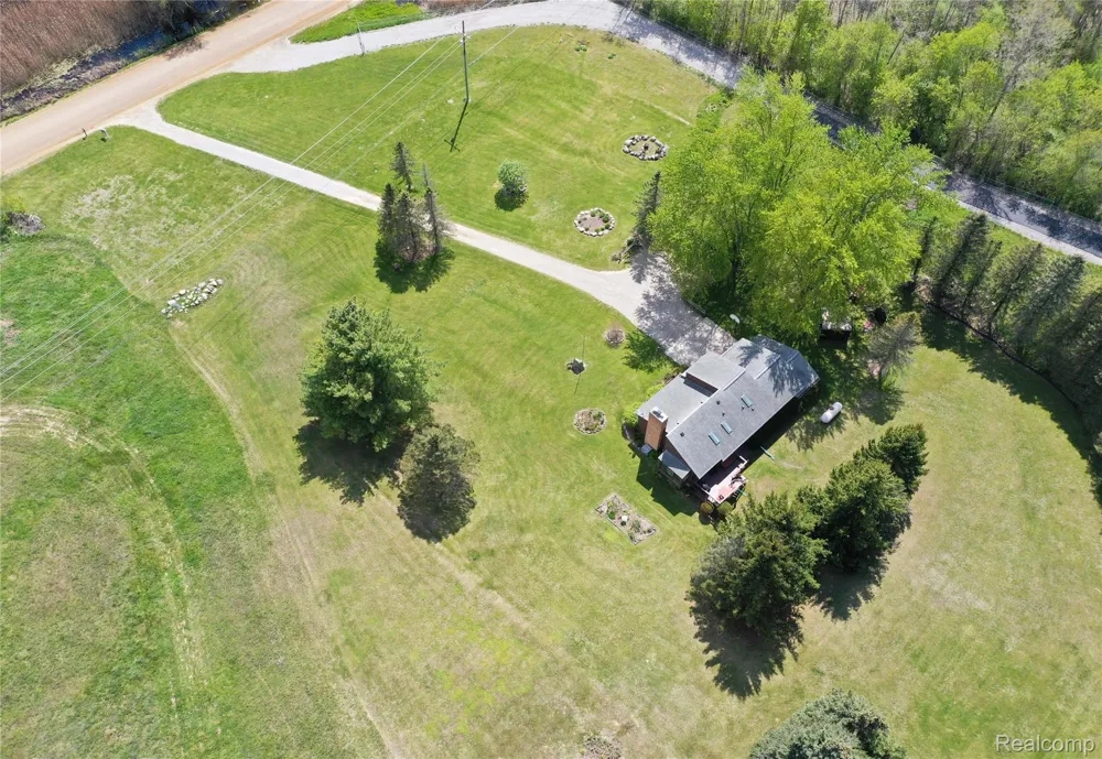 2725 Cooley Lake Road Highland Charter Township, MI 48356