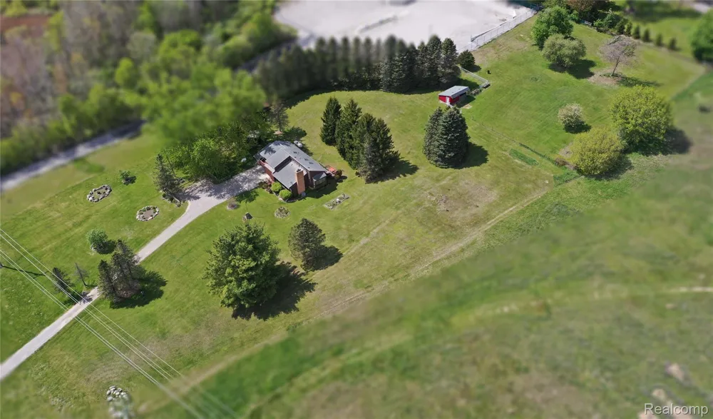 2725 Cooley Lake Road Highland Charter Township, MI 48356