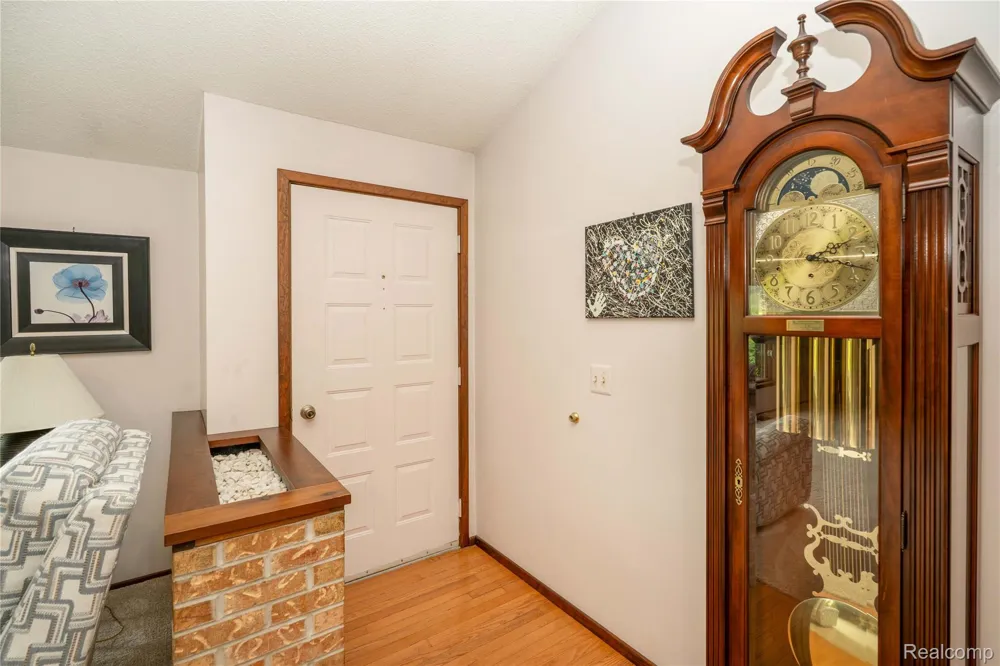 2725 Cooley Lake Road Highland Charter Township, MI 48356