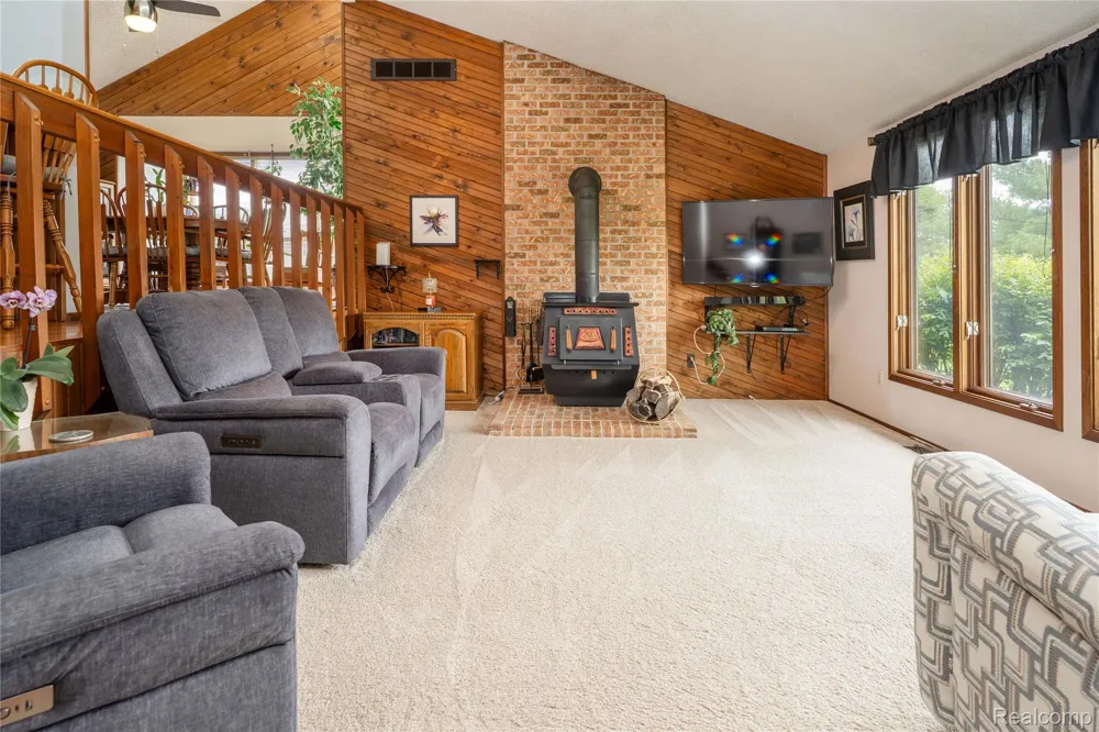 2725 Cooley Lake Road Highland Charter Township, MI 48356