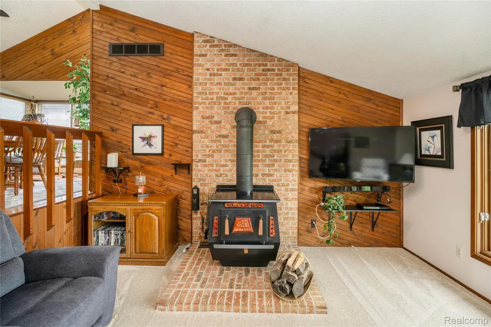 2725 Cooley Lake Road Highland Charter Township, MI 48356