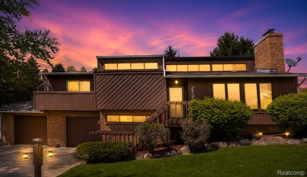 2725 Cooley Lake Road Highland Charter Township, MI 48356