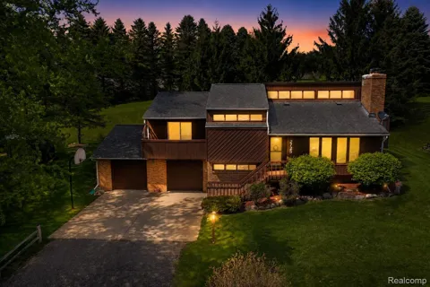 2725 Cooley Lake Road