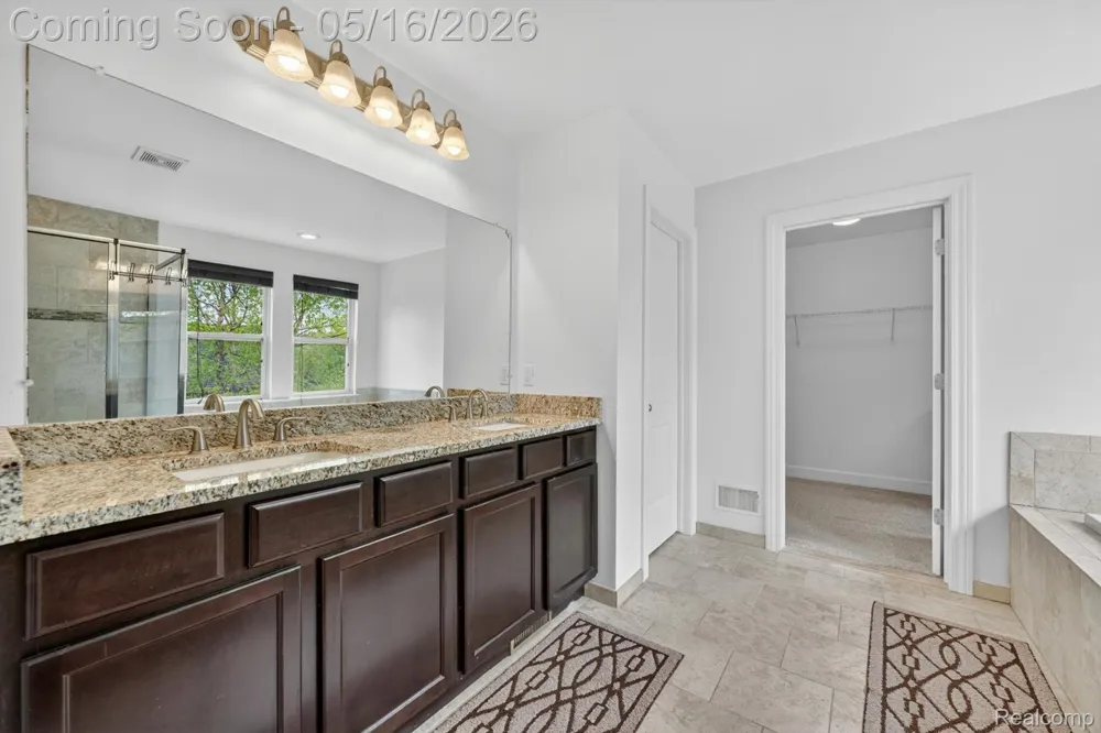 54908 Grenelefe Circle W Lyon Charter Township, MI 48178
