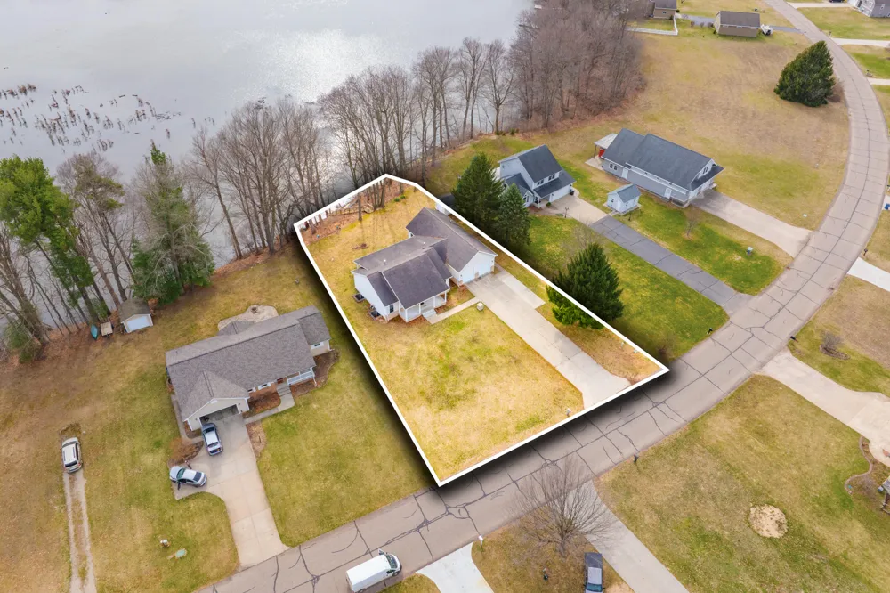 3220 Fairhaven Drive Allegan Township, MI 49010