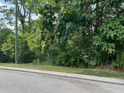 21182112 Short Leaf Lane