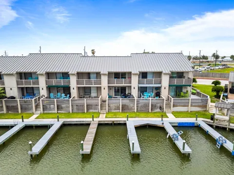 1903 Bayhouse