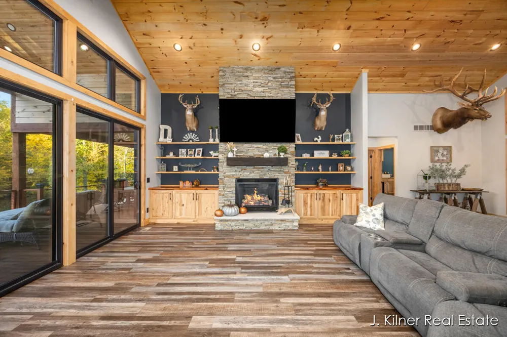 4390 22 Mile Road NW Tyrone Township, MI 49330