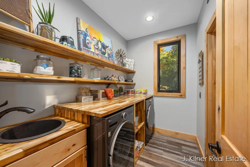 4390 22 Mile Road NW Tyrone Township, MI 49330