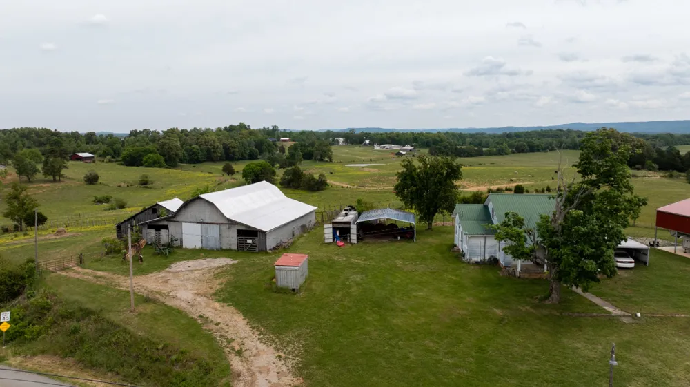 1496 S Bunker Hill Rd Sparta, TN 38583