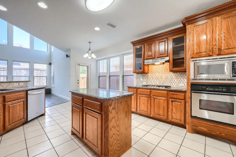 1127 Valley Vista Drive Irving, TX 75063