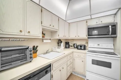 1950 S Ocean Dr #4D Hallandale Beach, FL 33009